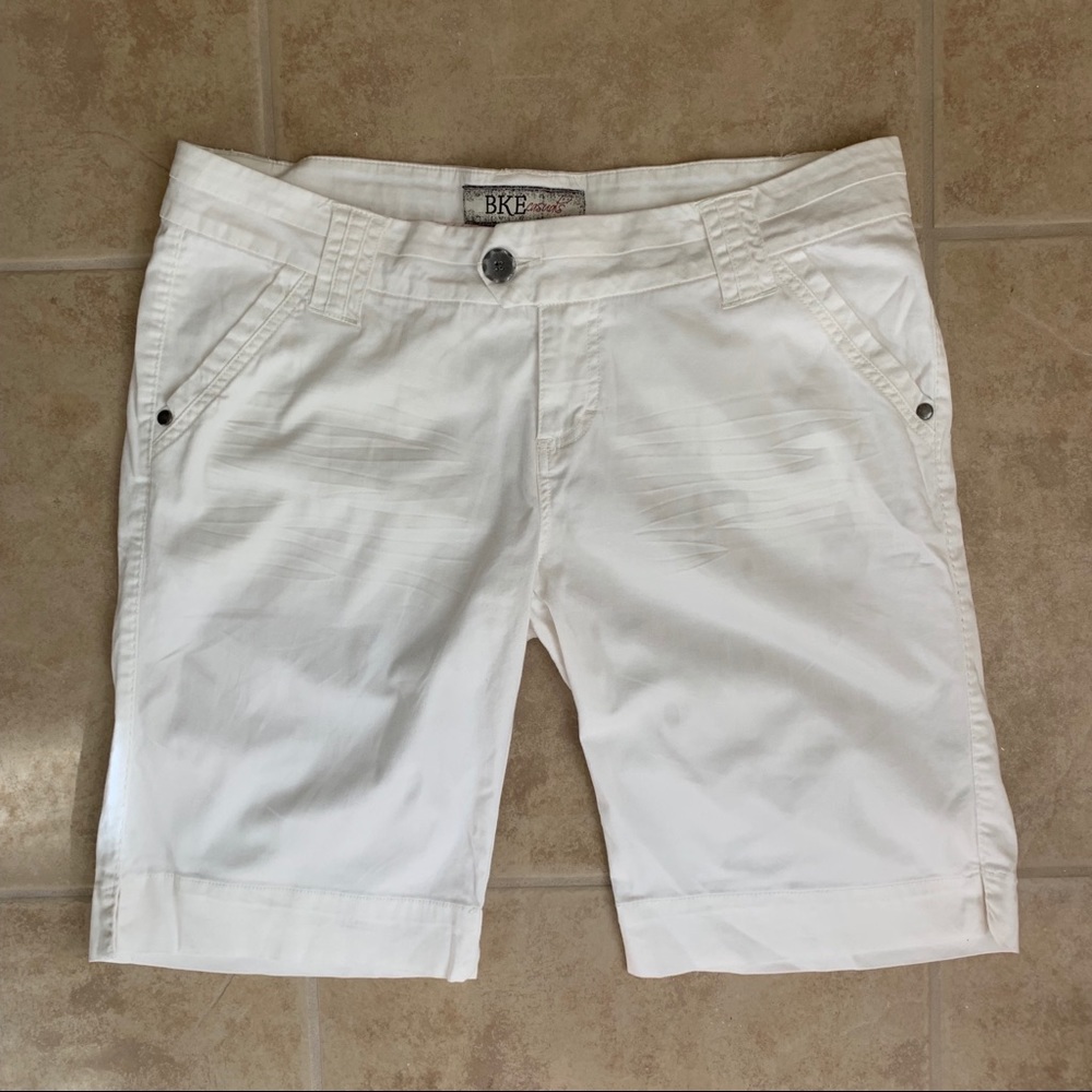 BKE Casual - Serena - White Bermuda Shorts